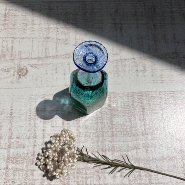 北欧＊瑞々しいブルーのガラスの小瓶 A /バーティルヴァリーン