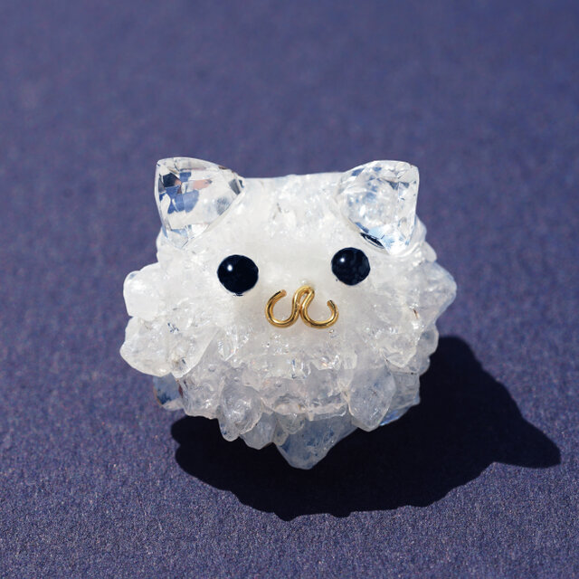水晶原石スライスによる猫のブローチ ～福猫 | iichi 日々の暮らしを