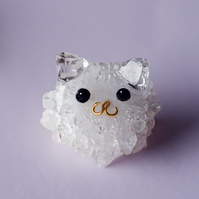 水晶原石スライスによる猫のブローチ ～福猫 | iichi 日々の暮らしを