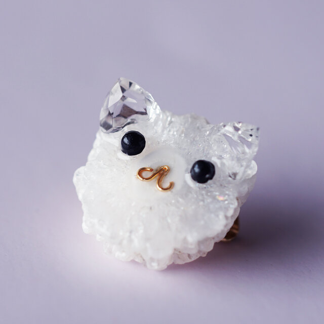 水晶原石スライスによる猫のブローチ ～福猫 | iichi 日々の暮らしを
