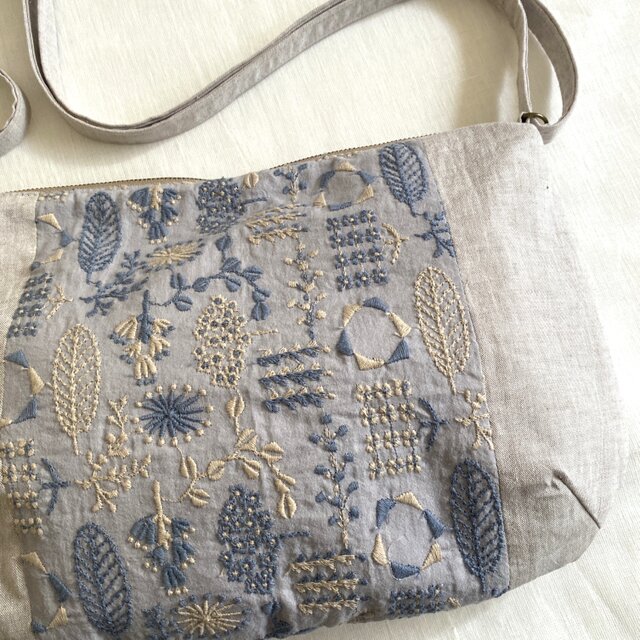 ラウンドショルダーバッグ＊刺繍ショルダーバッグ