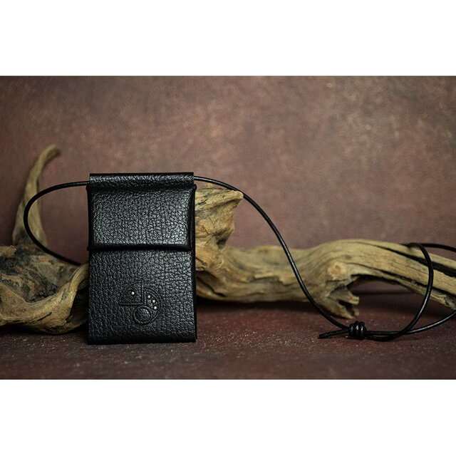 88色からオーダー可！！ カメレオン デザイン / ヤギ革 首掛けミニマル財布