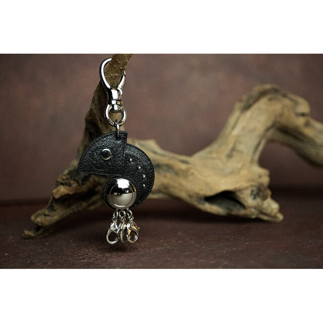 88色からオーダー可！！ カメレオン デザイン / ヤギ革 3連ロータリーキーホルダー