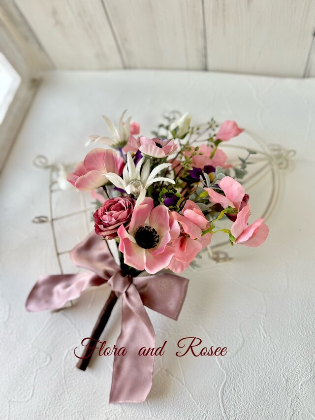 アネモネとスイトピーフランネルフラワーの春ブーケ（花びん付き