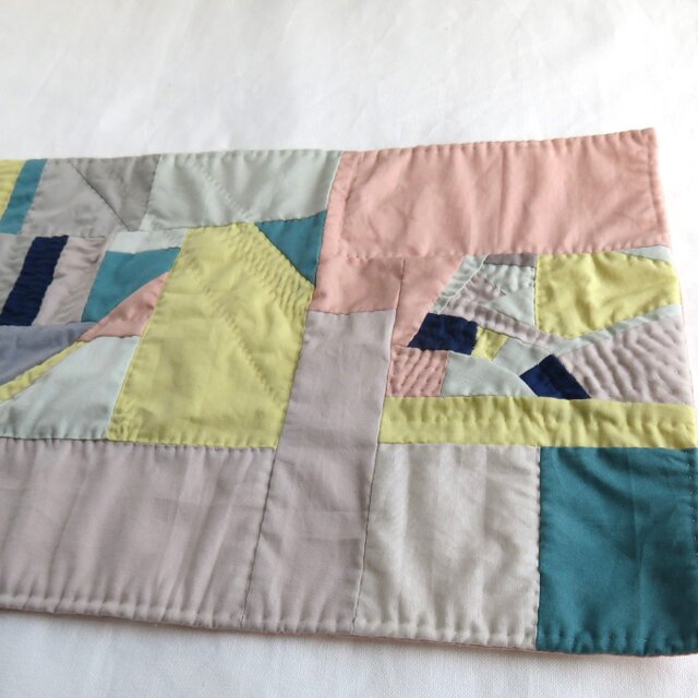 ★ ハンドメイド・ パッチワークキルト フリーマット　ネコちゃんあしあと  ミシンキルトの技法★簡単パッチワークのランチョンマットを作ろう！