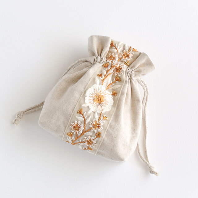 インド刺繍リボンのマチのある巾着ポーチ 生成り | iichi 日々の
