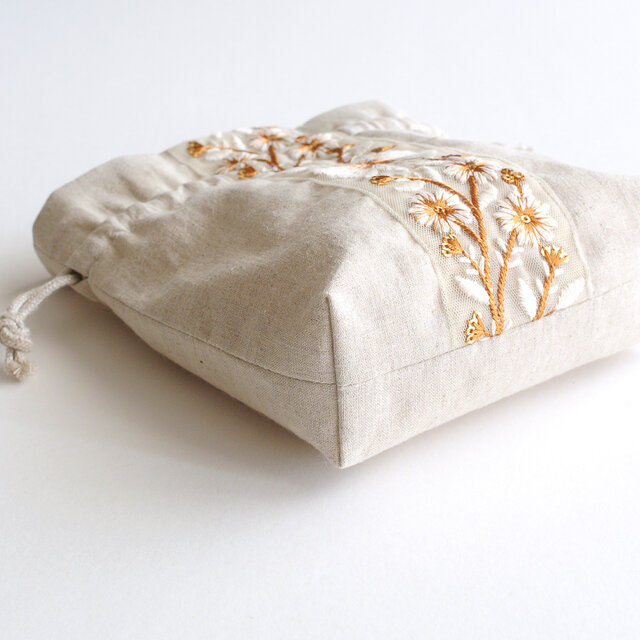 インド刺繍リボンのマチのある巾着ポーチ 生成り | iichi 日々の暮らし