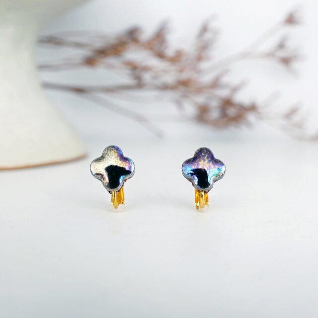 T-255  美濃焼タイル　小花　Black pearl (ブラックパール）　ピアス / イヤリング