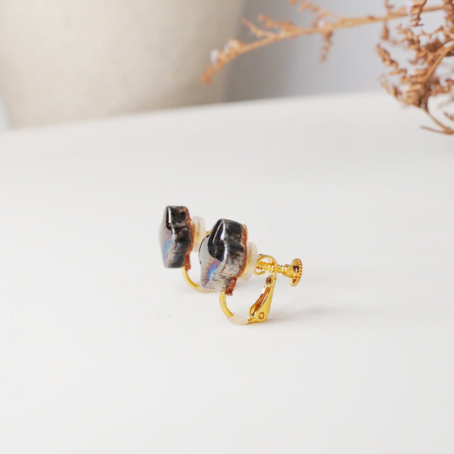 T-255 美濃焼タイル 小花 Black pearl (ブラックパール） ピアス