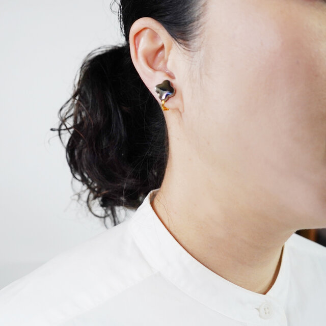 T-255 美濃焼タイル 小花 Black pearl (ブラックパール） ピアス