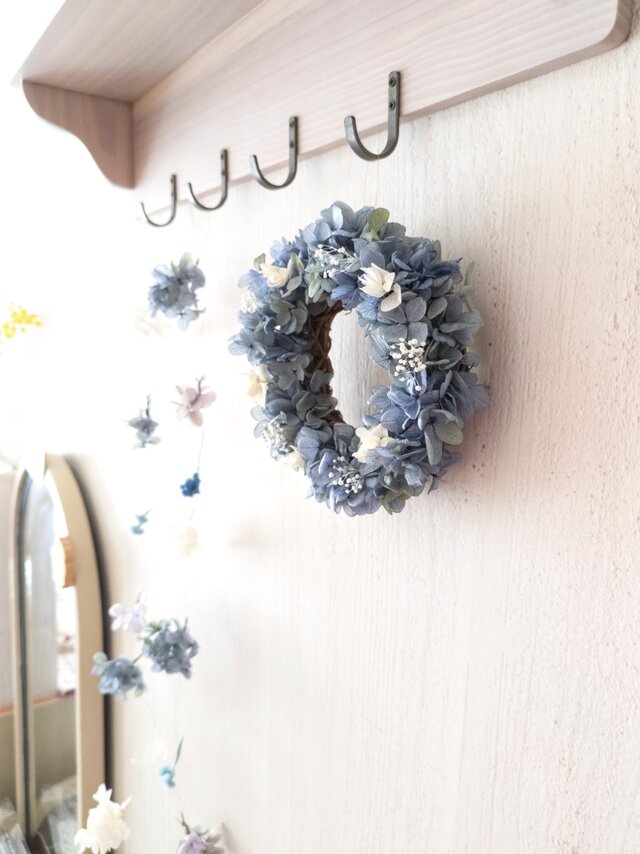 青いリースとモビールのセット　紫陽花ふわふわ　プリザーブドフラワー　玄関　ナチュラル　インテリア