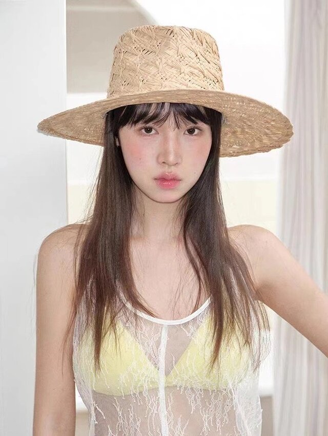 ラフィアハット、ツバ広麦わら帽子 夏用 大人 羽 インド風 ミディアム