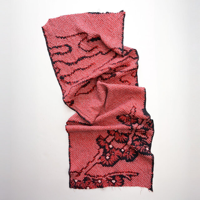 スカーフ ファッション小物 レディースファッション 正絹 14匁 バラ柄 ジャガード 手描き ロウケツ染 日本製 四角スカーフ 打ち込みの存在感 柔らか スカーフ ファッション小物 レディースファッション 正絹