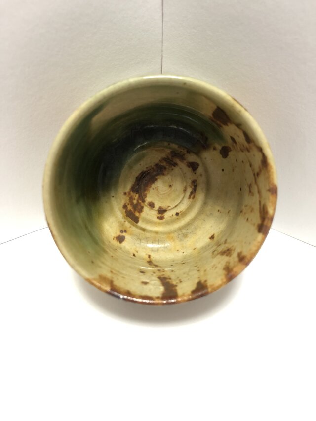 陶器製の酒器、黄瀬戸と織部が古風でお洒落、容量40ml程飲みきり