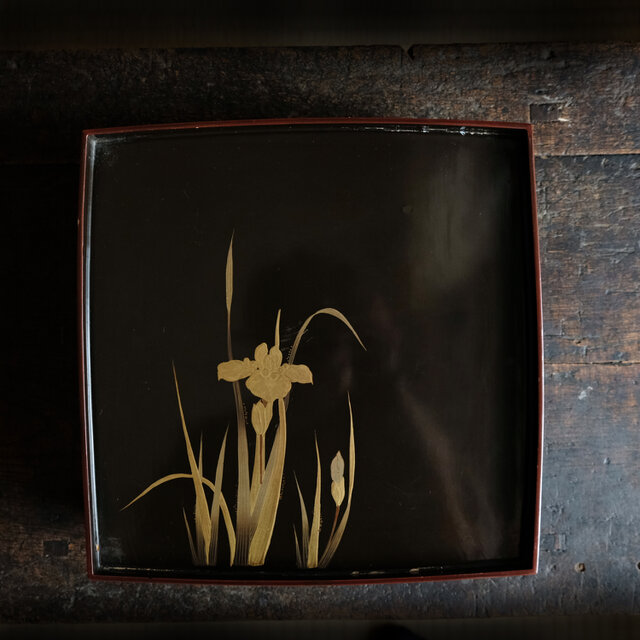 黒に金の菖蒲◆古輪島塗　漆塗脚付き膳　盆　骨董・antiques　古美術　工芸品 明治〜大正期　i6