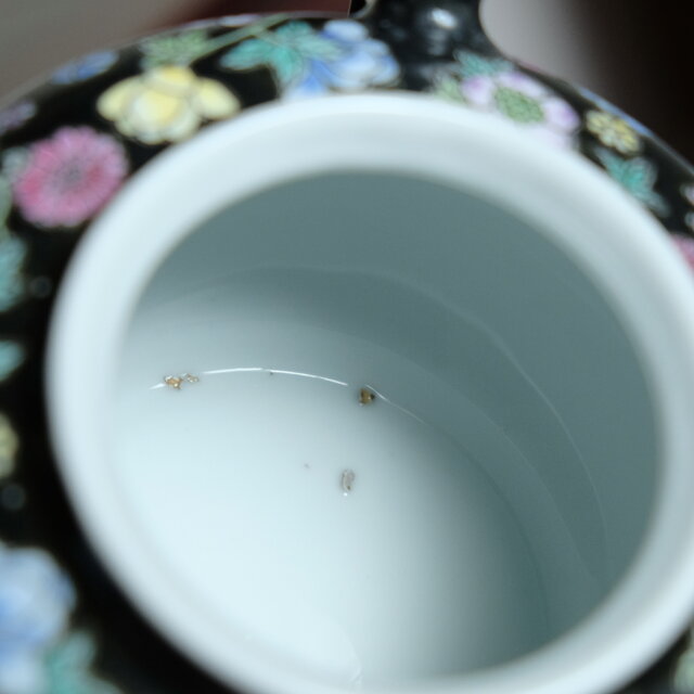 黒にカラフルな花尽くし◇中国景徳鎮 色絵蓋付シュガーポット 茶器