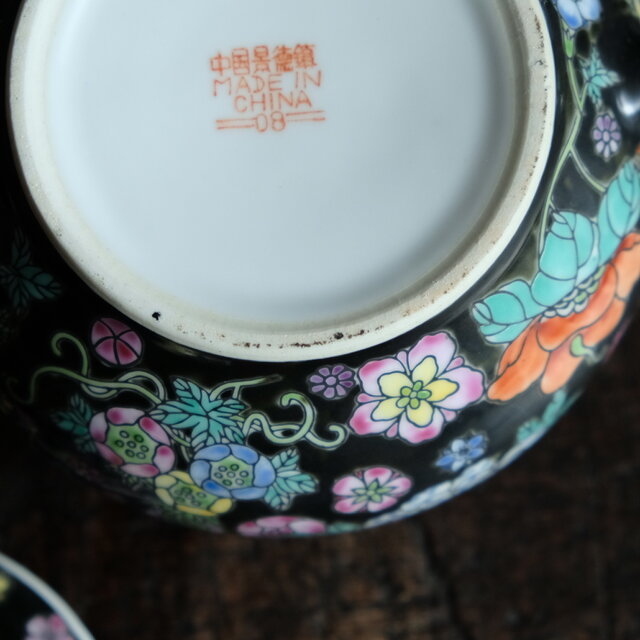 黒にカラフルな花尽くし◇中国景徳鎮 色絵蓋付シュガーポット 茶器