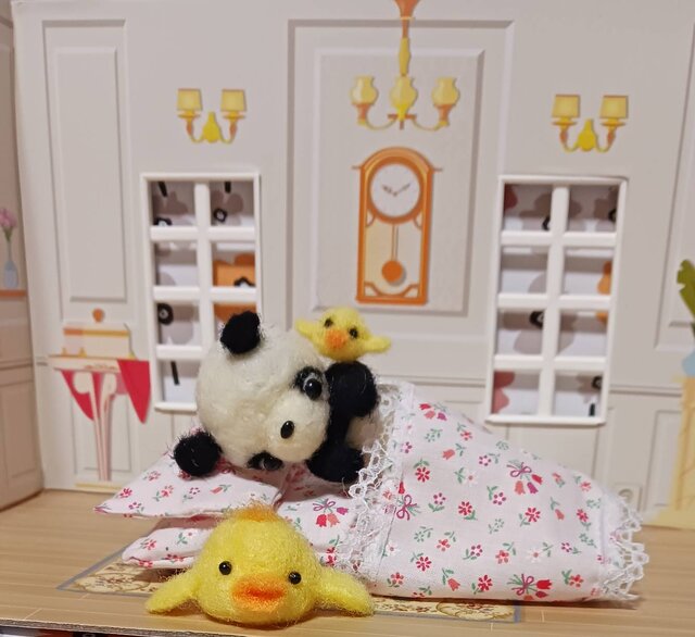羊毛フェルト パンダとひよこ 2匹とフトンセット | iichi 日々の暮らし