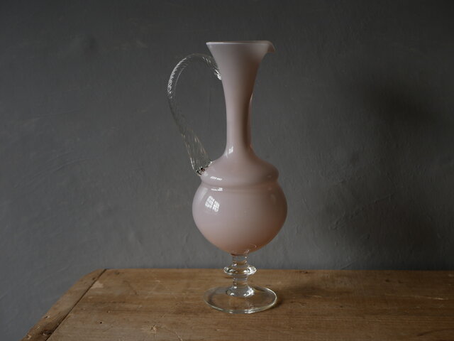 アンティーク　オパリンガラス　花瓶　貴婦人の手　フリル袖　フラワーベース　ピシェ アンティーク オパリンガラス 花瓶 貴婦人の手 フリル袖 フラワー