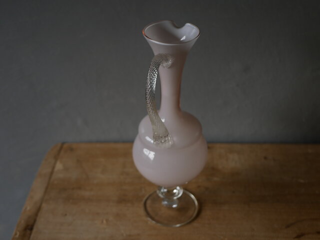 アンティーク　オパリンガラス　花瓶　貴婦人の手　フリル袖　フラワーベース　ピシェ アンティーク オパリンガラス 花瓶 貴婦人の手 フリル袖 フラワー