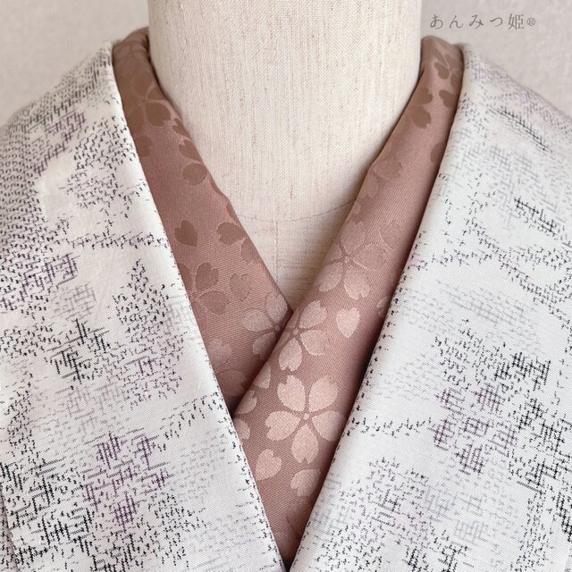 ポリエステルの半衿  カフェラテ色の桜