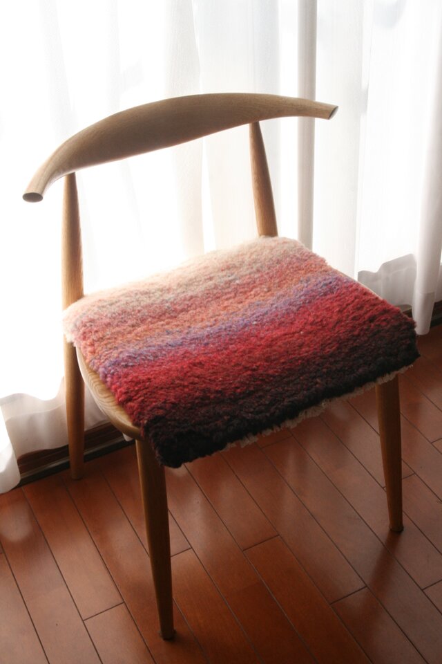 ノッティングチェアマット ホームスパン（手紡ぎ手織り）【cherry-1】