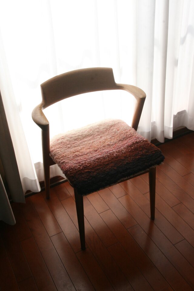 ノッティングチェアマット ホームスパン（手紡ぎ手織り）【cherry-2】