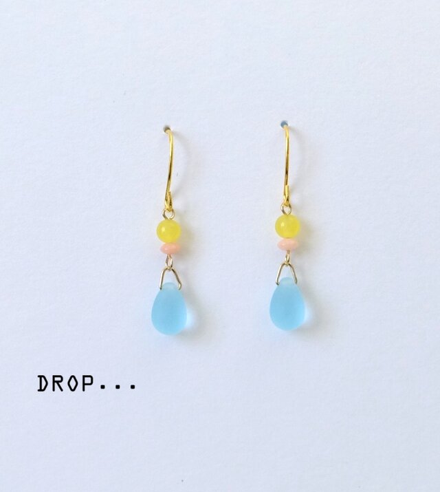 d203-63【育児のお守りに　天然石　カルセドニーとサンゴ】ベビーブルーのピアス（パーツ変更可能）