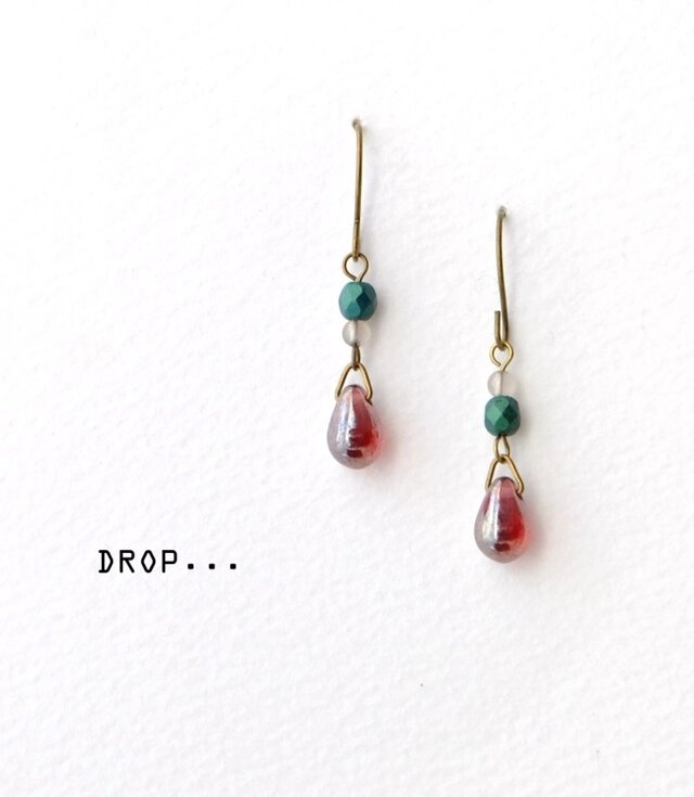 d223-A66【チャンスを掴む　天然石グレーオニキス】と【オーロラレッド】のアンティークカラーピアス（パーツ変更可能）