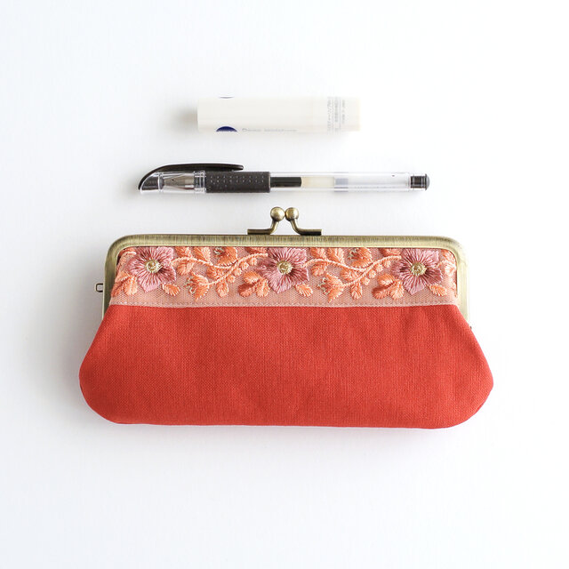 インド刺繍生地のお薬ポーチ(ペイズリー赤) インド刺繍生地のお薬ポーチ(ペイズリー赤) ファッション小物