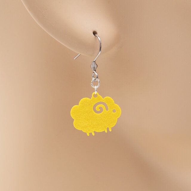 ひつじ Ω 耳もココロも軽やかに Ω ピアス Ω イヤリング | iichi 日々の