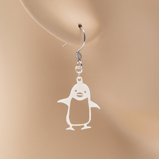 空腹ペンギン Ω 耳もココロも軽やかに Ω ピアス Ω イヤリング | iichi