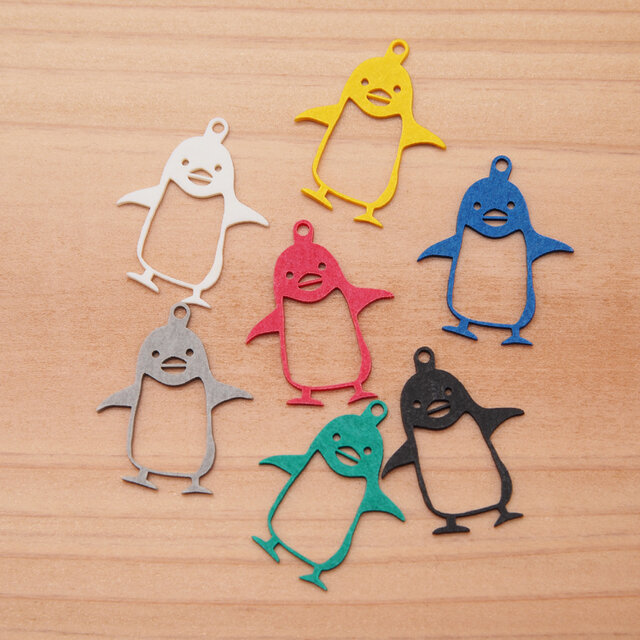 空腹ペンギン Ω 耳もココロも軽やかに Ω ピアス Ω イヤリング | iichi