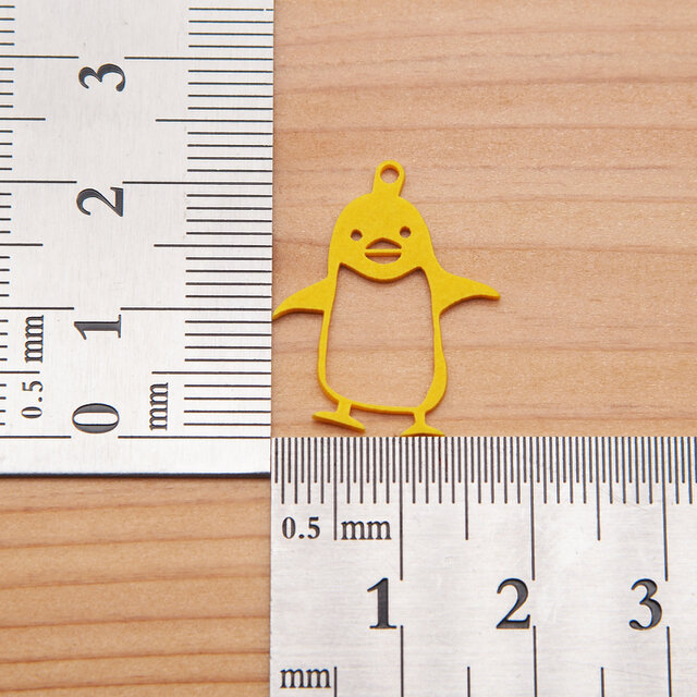 空腹ペンギン Ω 耳もココロも軽やかに Ω ピアス Ω イヤリング | iichi