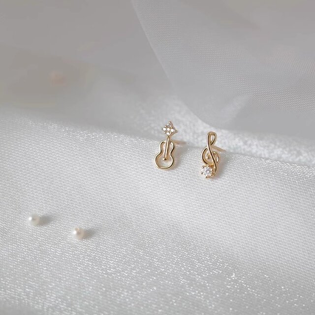 ピアス 透かし バイオリン 音符 音楽 アシンメトリー