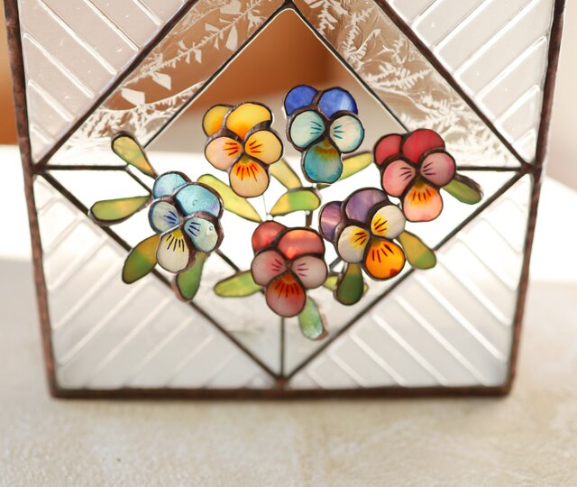 ビオラ／額装 ✣ ＜ステンドグラス＞ | iichi 日々の暮らしを心地よく