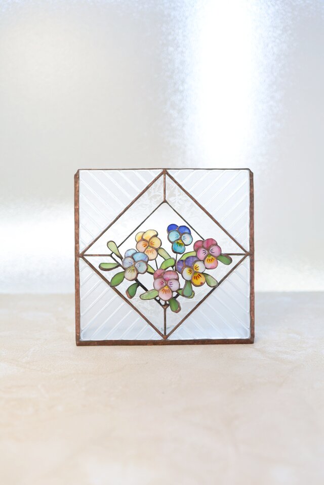 ビオラ／額装 ✣ ＜ステンドグラス＞ | iichi 日々の暮らしを心地よく