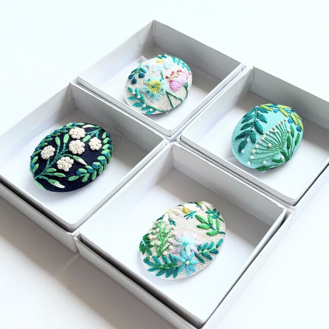草花の刺繍ブローチ【botanical】#366 | iichi 日々の暮らしを心地よく