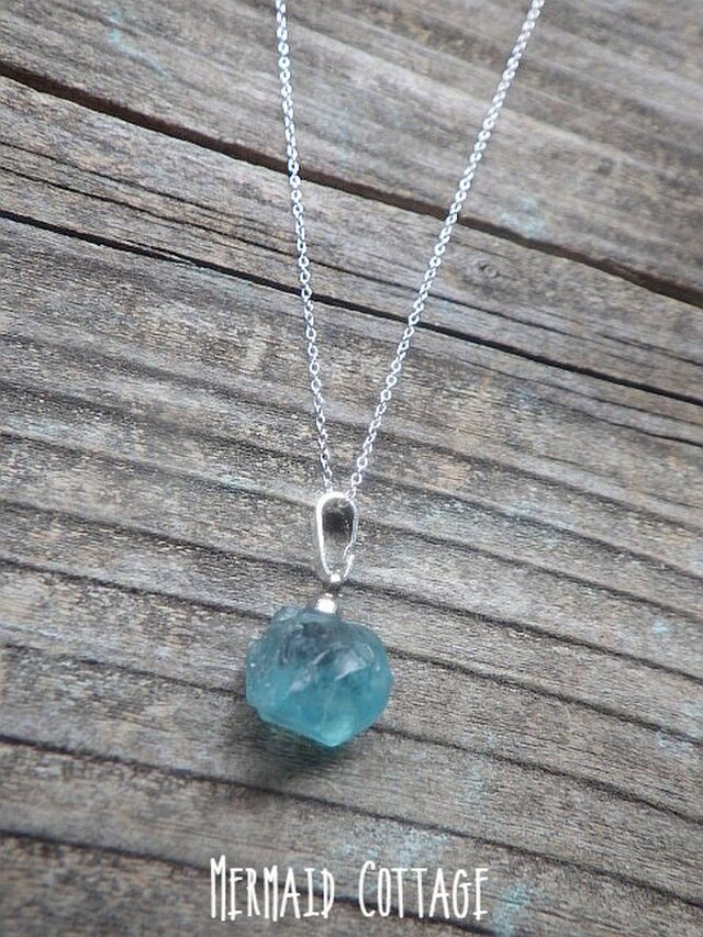 sv925 *Raw Apatite ☆アパタイトのラフロックネックレス