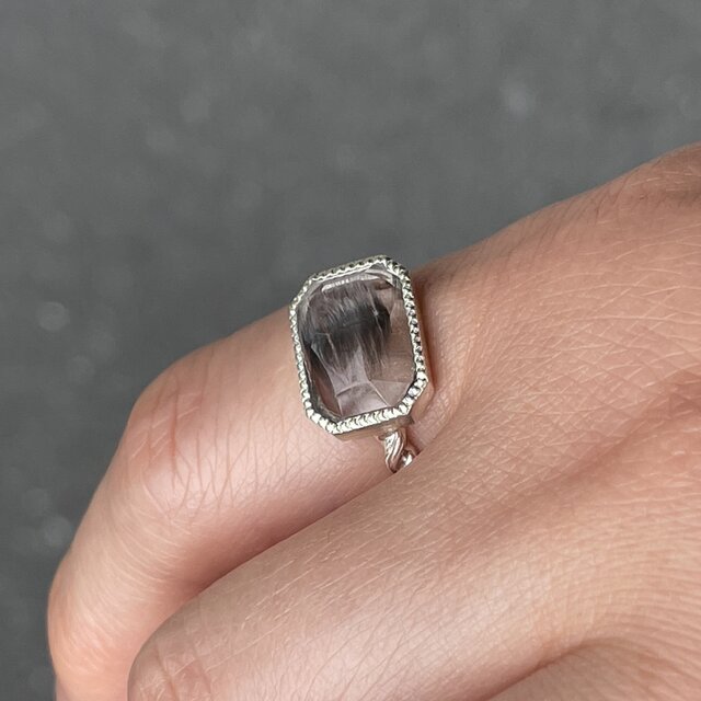 ブルッカイト in クォーツ オクタゴン型 ミックスカット