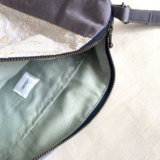 ラウンドショルダーバッグ＊刺繍ショルダーバッグ/グレイッシュブルー