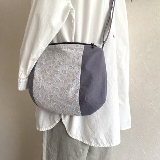 ラウンドショルダーバッグ＊刺繍ショルダーバッグ/グレイッシュブルー