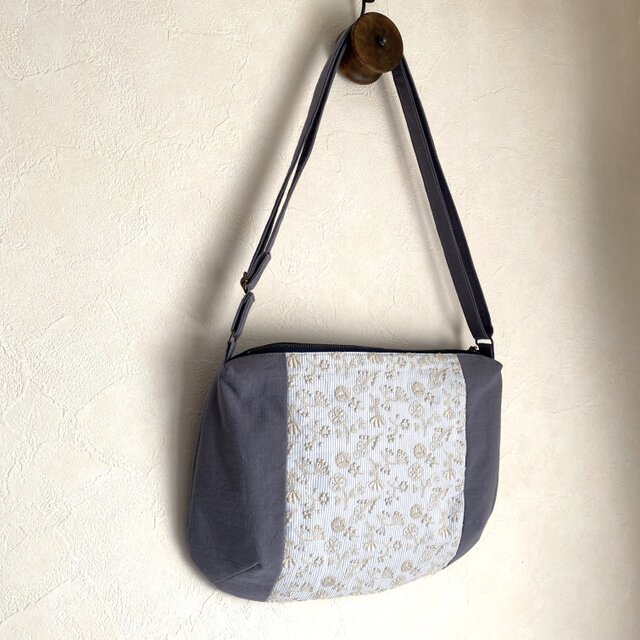 ラウンドショルダーバッグ＊刺繍ショルダーバッグ/グレイッシュブルー