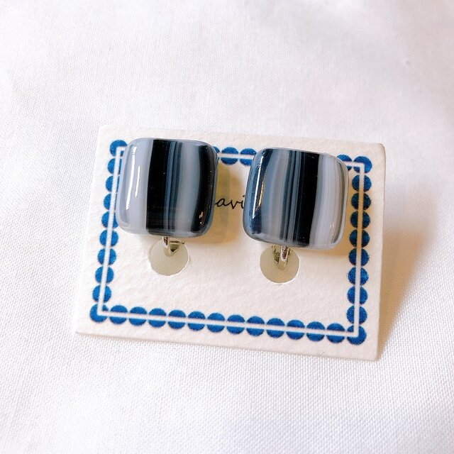 ガラスのイヤリング/モノトーンストライプ