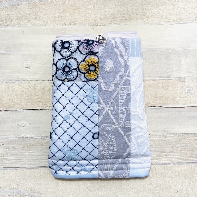 z369⚫︎スマホスタンド＆ポーチ （ミナペルホネン刺繍生地使用