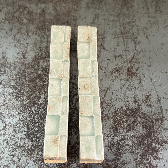 箸置き(カトラリーレスト)　白土　市松刻紋　灰釉　