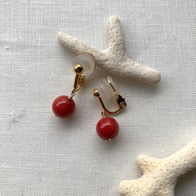 珊瑚(染め)の1粒イヤリング