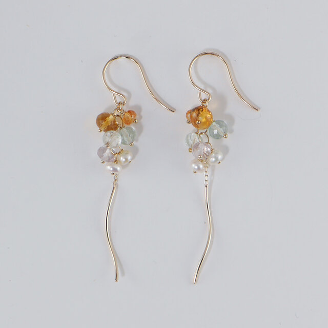 :;;;:*◇◆ ガースー様 ◆◇*:;;;:ハンドメイドピアスorイヤリング ガーベラのピアス/イヤリング ビーズ刺繍アクセサリー ピアス