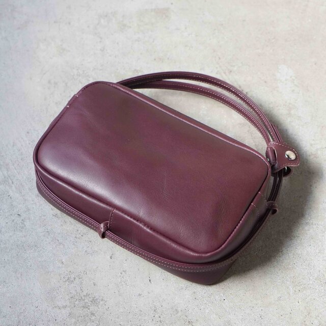 NUME-ボルドー・2WAY機能ポシェットLサイズ◎内装キーホルダー付き