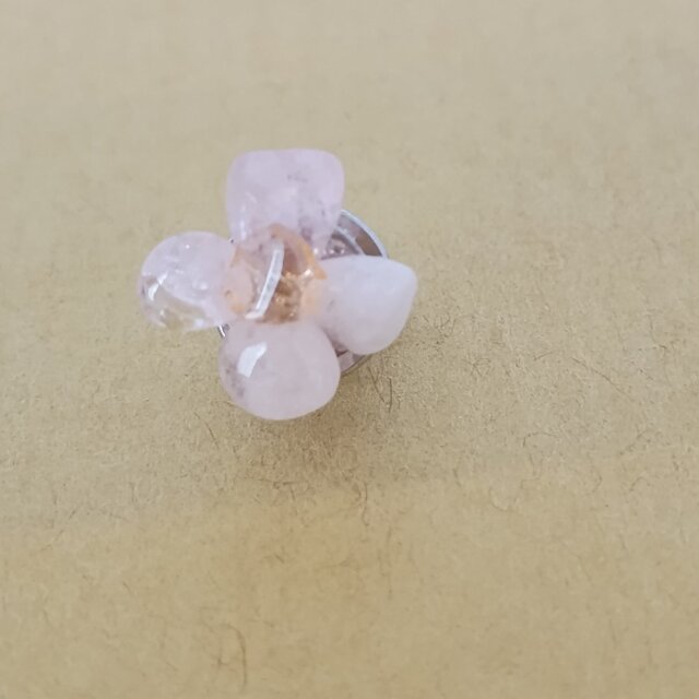 nanonai hana  pin brooch